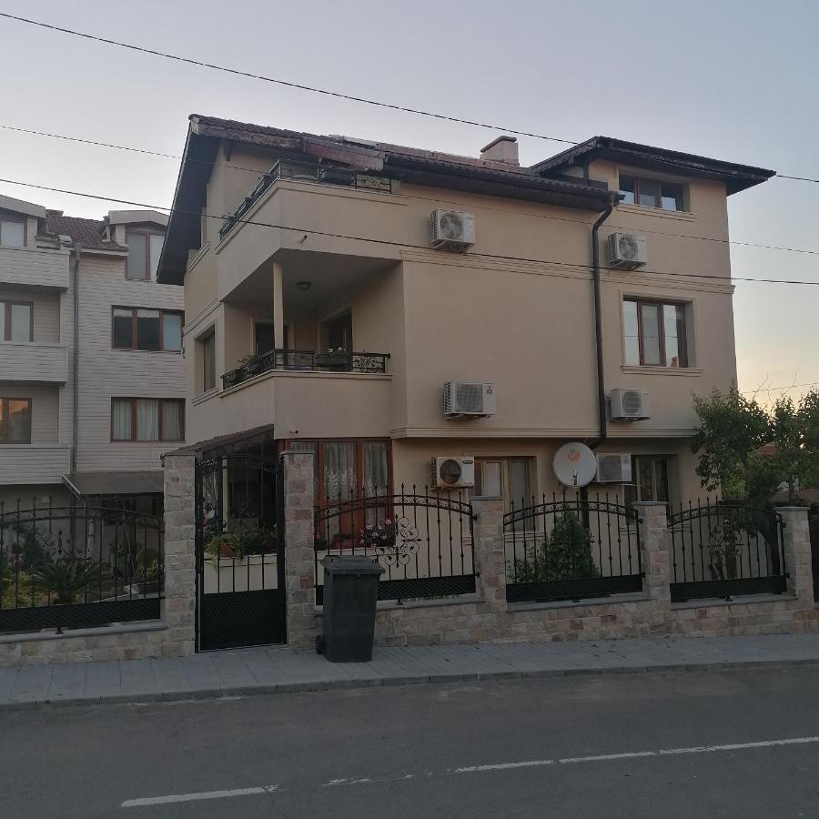 Apartments Dona チェルノモレツ エクステリア 写真
