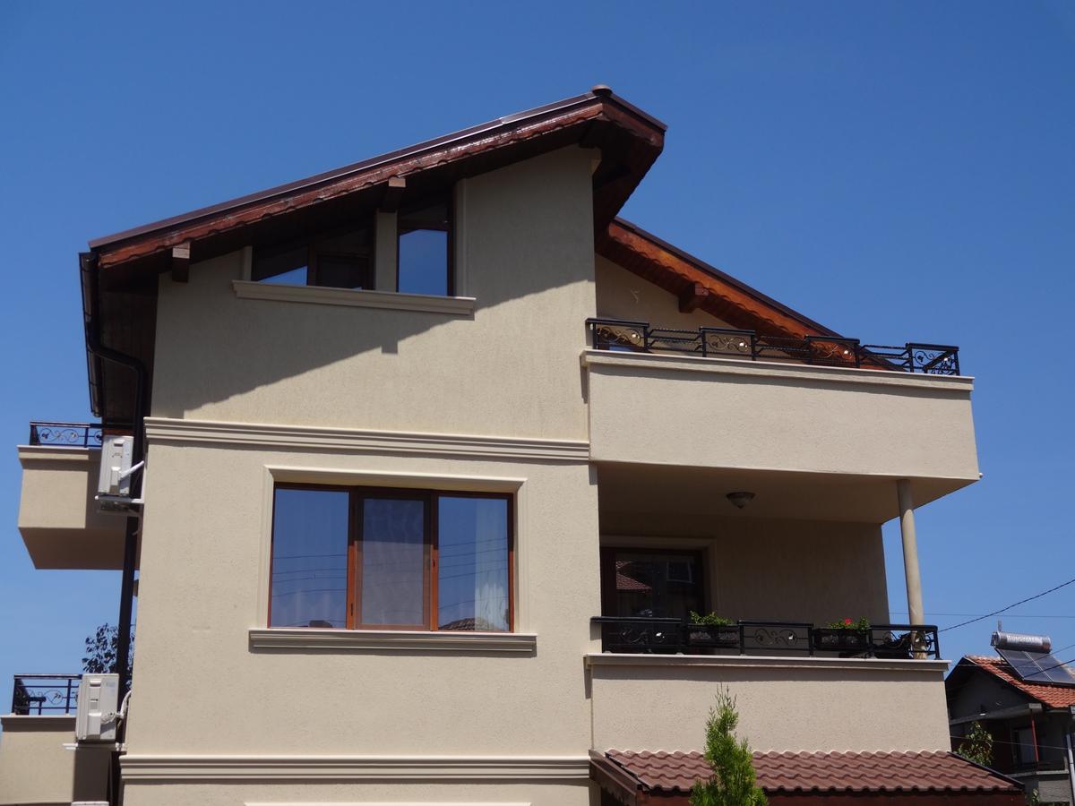 Apartments Dona チェルノモレツ エクステリア 写真