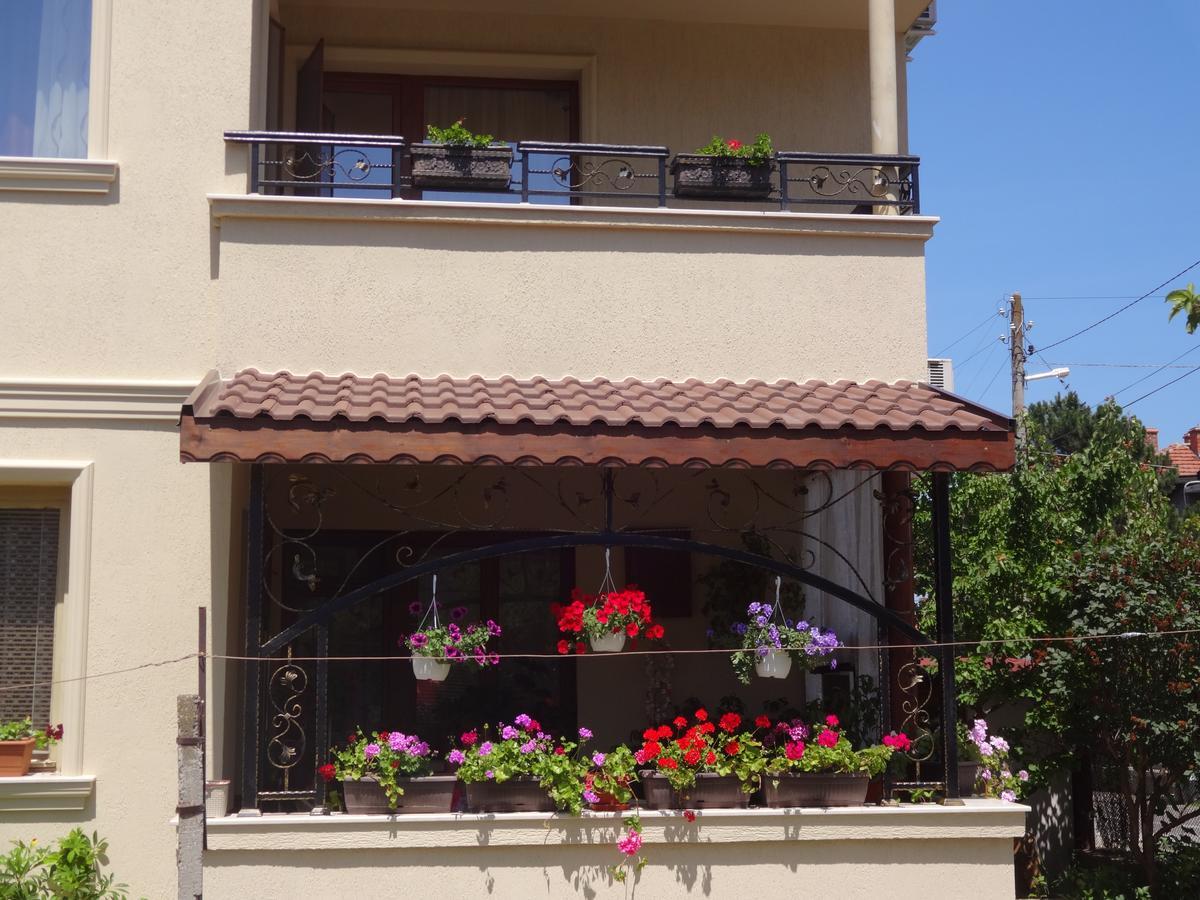 Apartments Dona チェルノモレツ エクステリア 写真